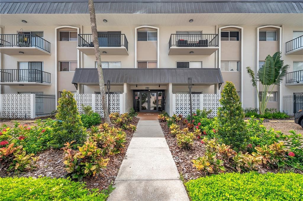 4610 W GRAY STREET UNIT 103 TAMPA, FL 33609