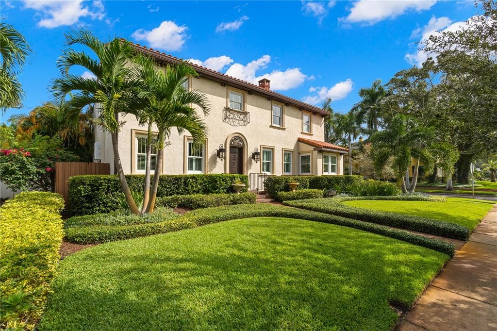 455 18TH AVENUE NE ST PETERSBURG, FL 33704