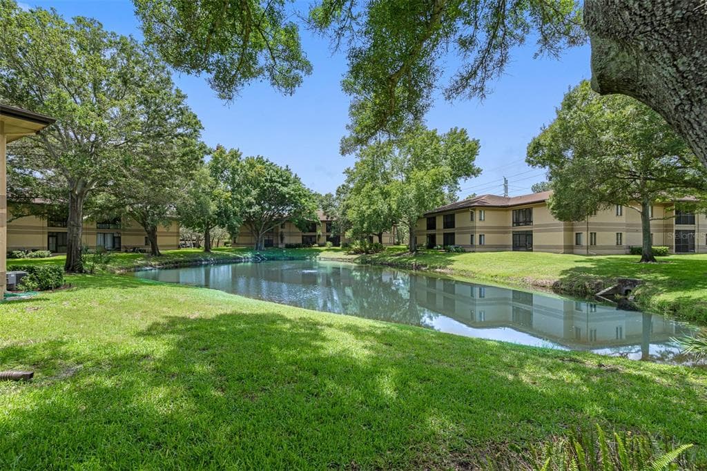 2689 SABAL SPRINGS CIRCLE UNIT 105 CLEARWATER, FL 33761