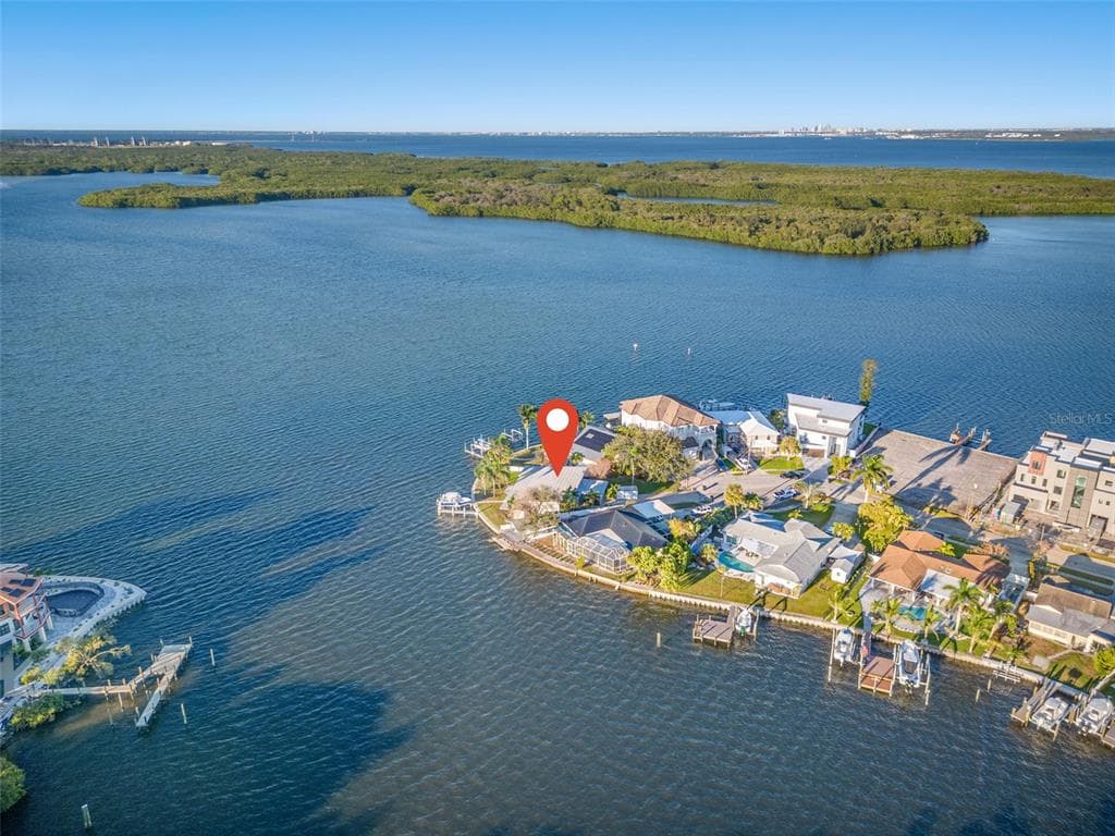 1931 ARROWHEAD DRIVE NE ST PETERSBURG, FL 33703