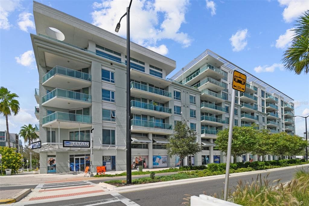 111 N 12TH STREET UNIT 1716 TAMPA, FL 33602