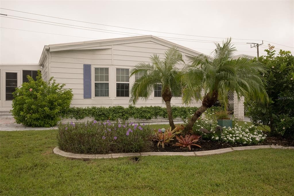523 LA PLAYA CIRCLE NORTH PORT, FL 34287