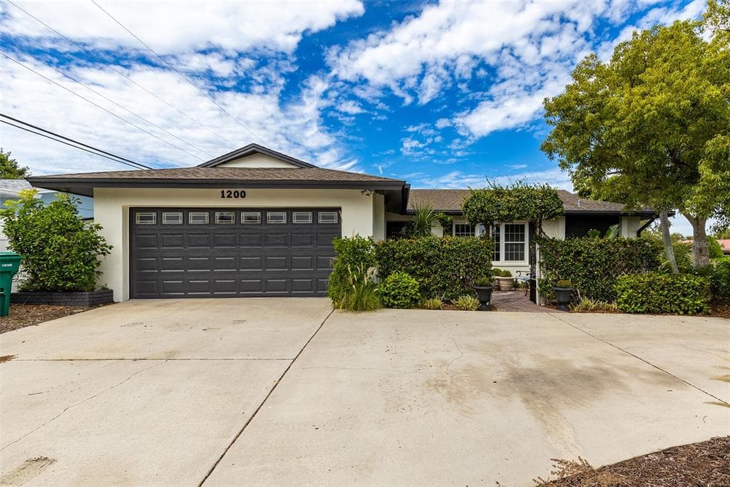 1200 HARBOR HILLS DRIVE LARGO, FL 33770