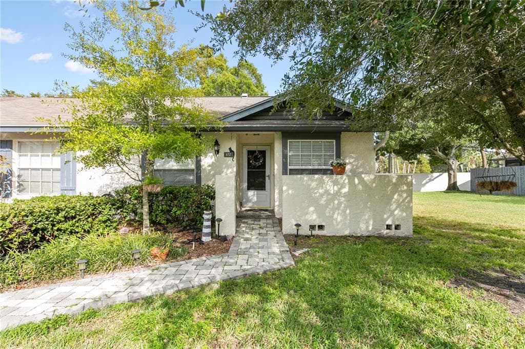 657 LAGUNA VISTA COURT LARGO, FL 33771