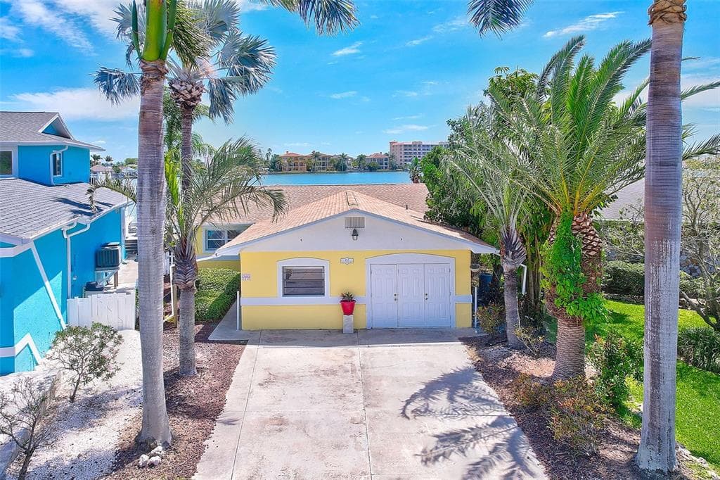 857 180TH AVENUE E REDINGTON SHORES, FL 33708
