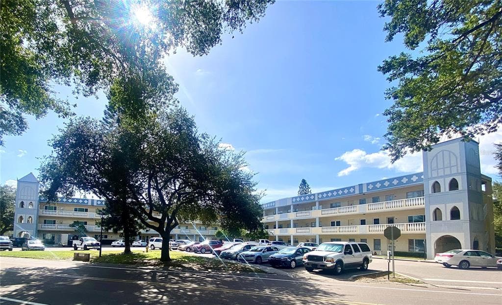 2222 AMERICUS BOULEVARD N UNIT 52 CLEARWATER, FL 33763