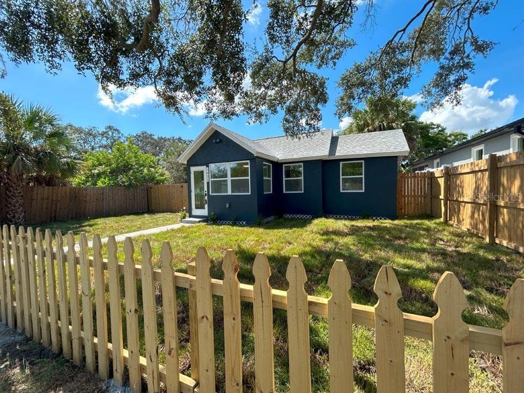 1935 43RD STREET S ST PETERSBURG, FL 33711