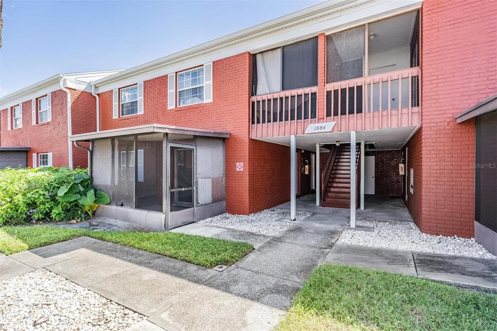 1084 82ND TERRACE N UNIT E ST PETERSBURG, FL 33702