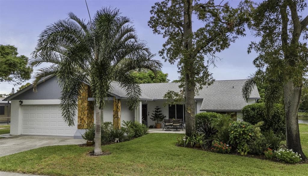 2633 BLOSSOM LAKE DRIVE HOLIDAY, FL 34691