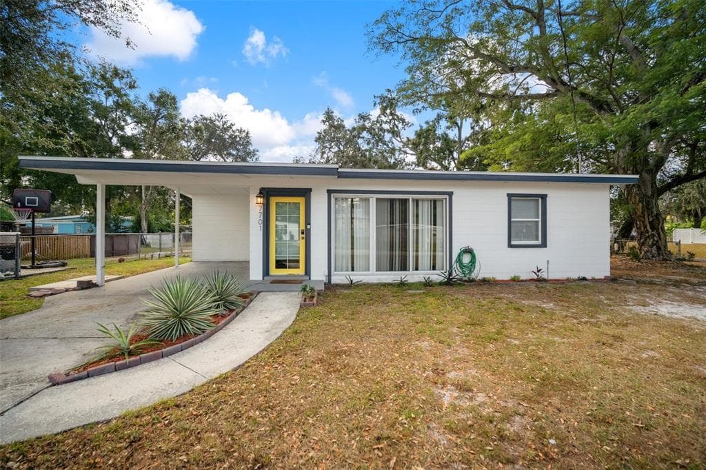 7701 CORAL VINE LANE TAMPA, FL 33619