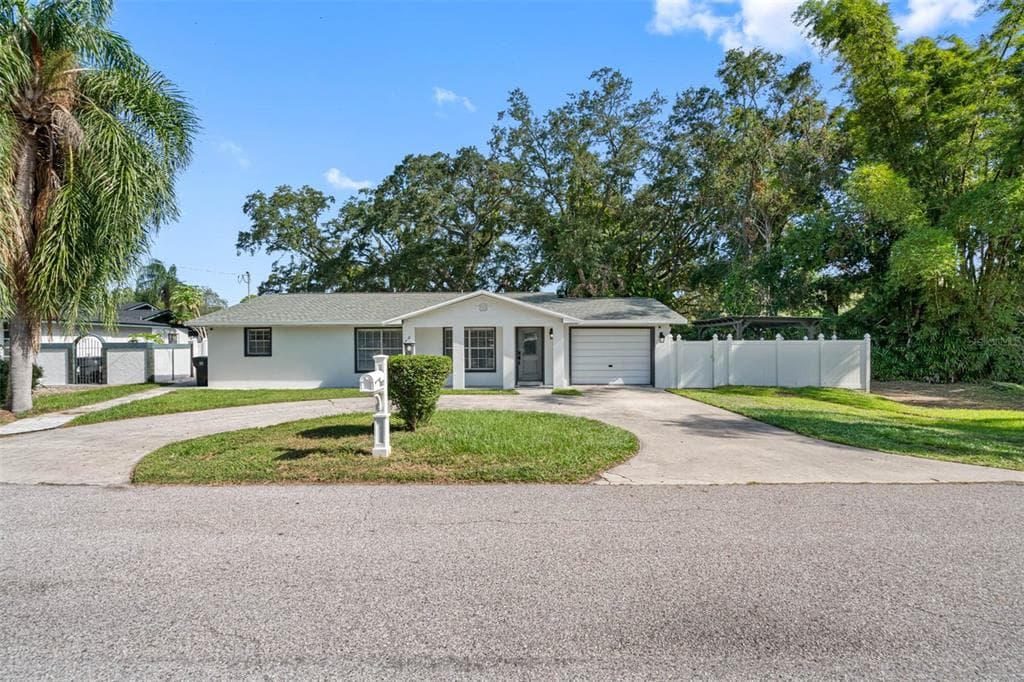 8807 AUDREY LANE TAMPA, FL 33615