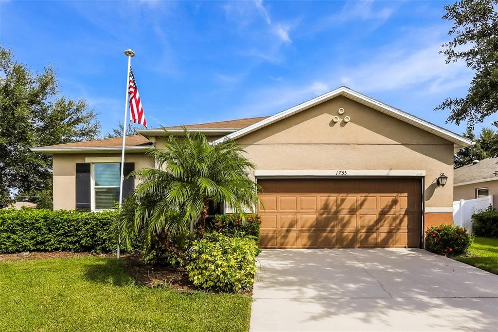1755 COLLEGE PARK DRIVE TAVARES, FL 32778
