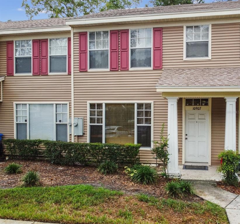 10907 BLACK SWAN COURT SEFFNER, FL 33584