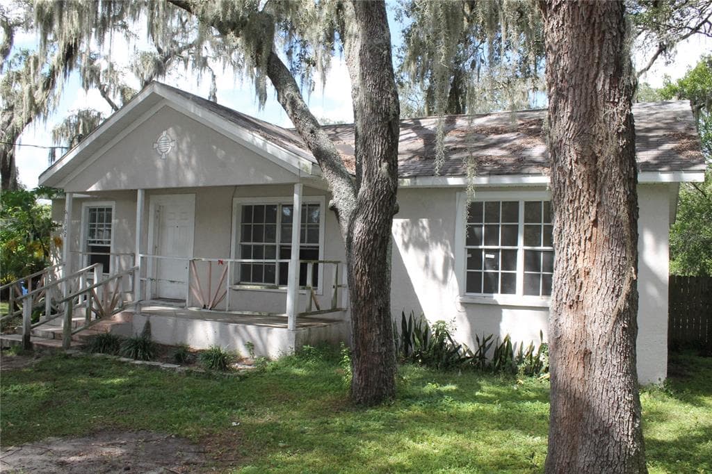 302 LARSON AVENUE BRANDON, FL 33510