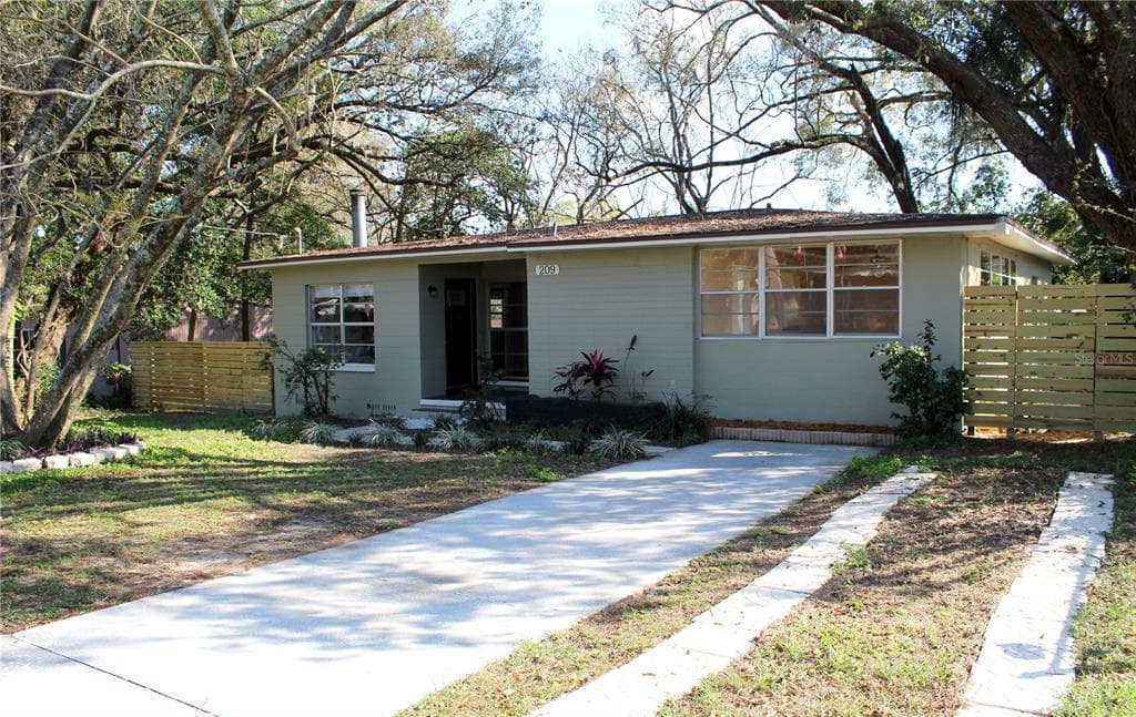 209 REDWOOD AVENUE TEMPLE TERRACE, FL 33617