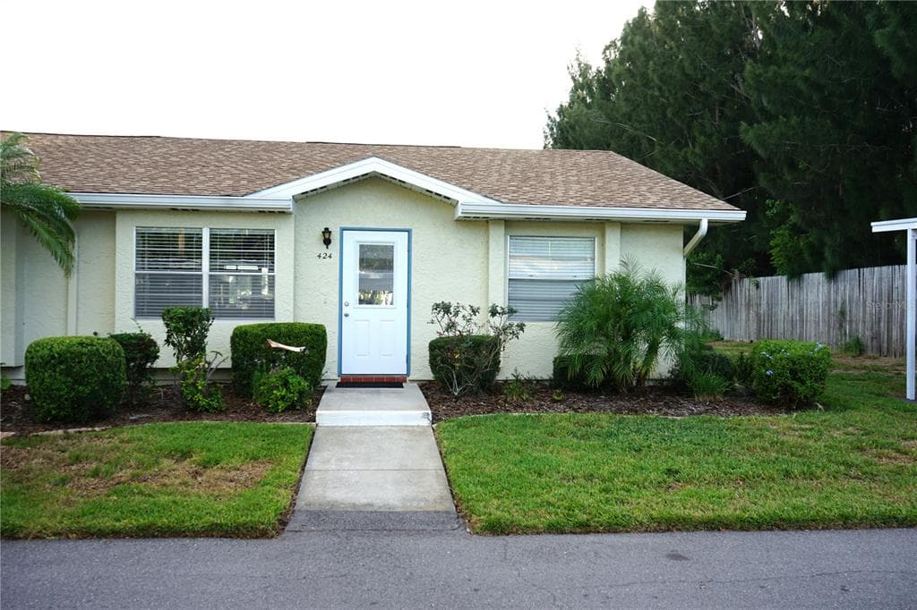 424 LAKE POINT COURT UNIT A5 SUN CITY CENTER, FL 33573