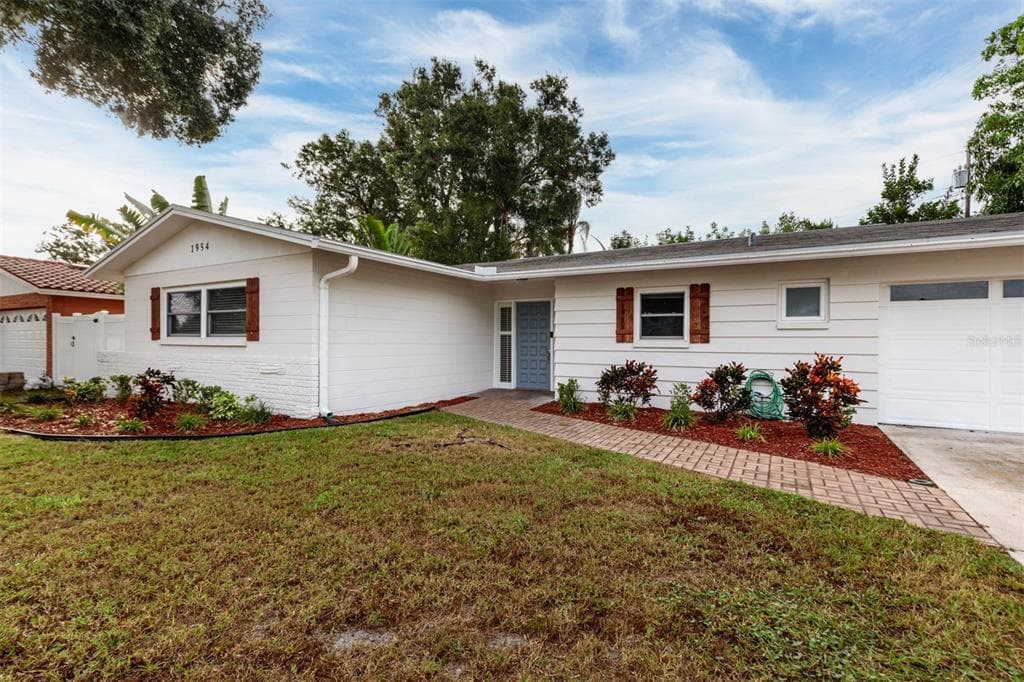1954 67TH AVENUE S ST PETERSBURG, FL 33712