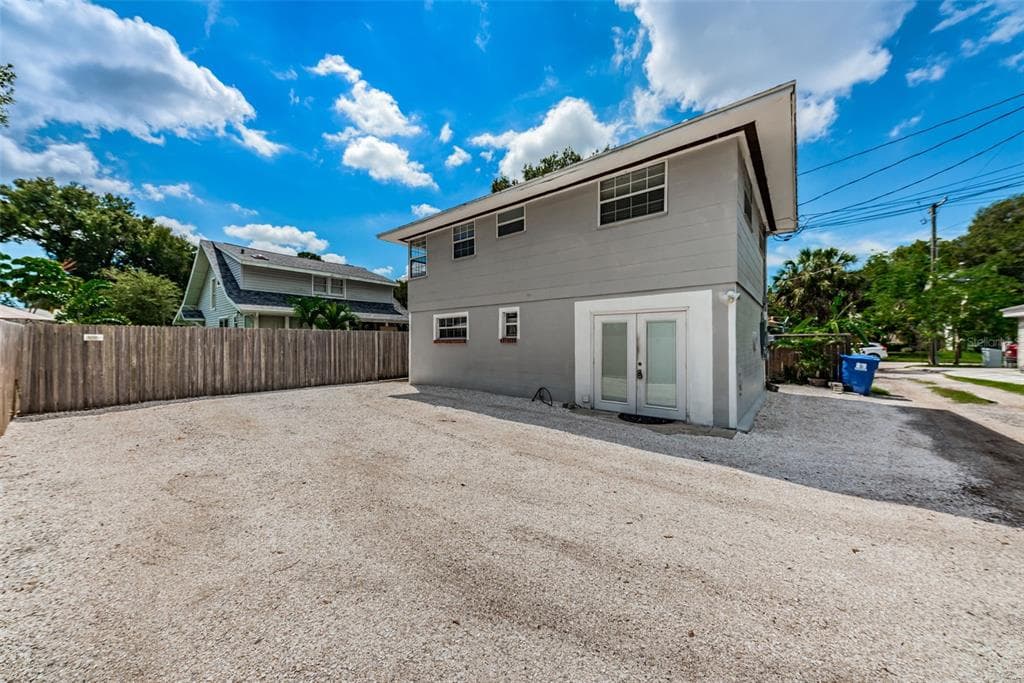 1185 23RD AVENUE N UNIT 1/2 Up ST PETERSBURG, FL 33704