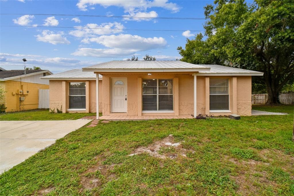 10219 CUTTEN GREEN COURT TAMPA, FL 33615