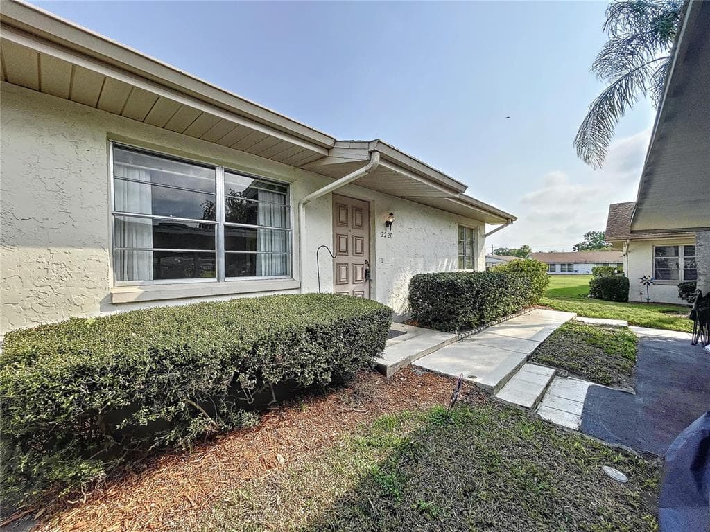 2220 GRENADIER DRIVE UNIT 2220 SUN CITY CENTER, FL 33573