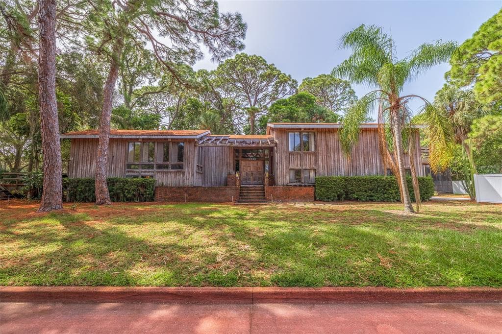1320 CORAL WAY S ST PETERSBURG, FL 33705