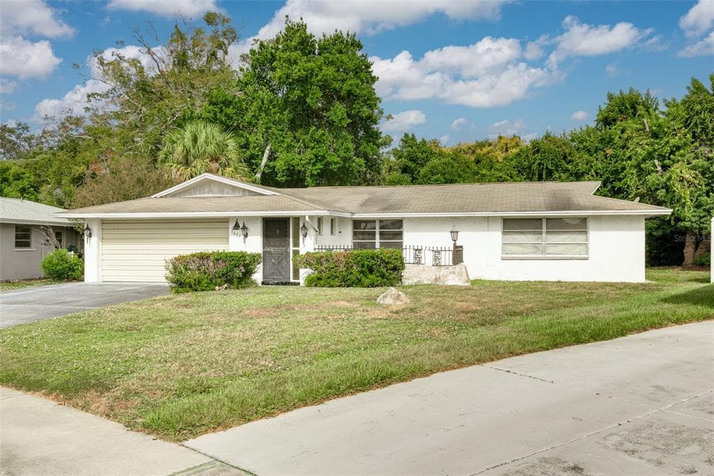 5651 CHAPMAN DRIVE NEW PORT RICHEY, FL 34652