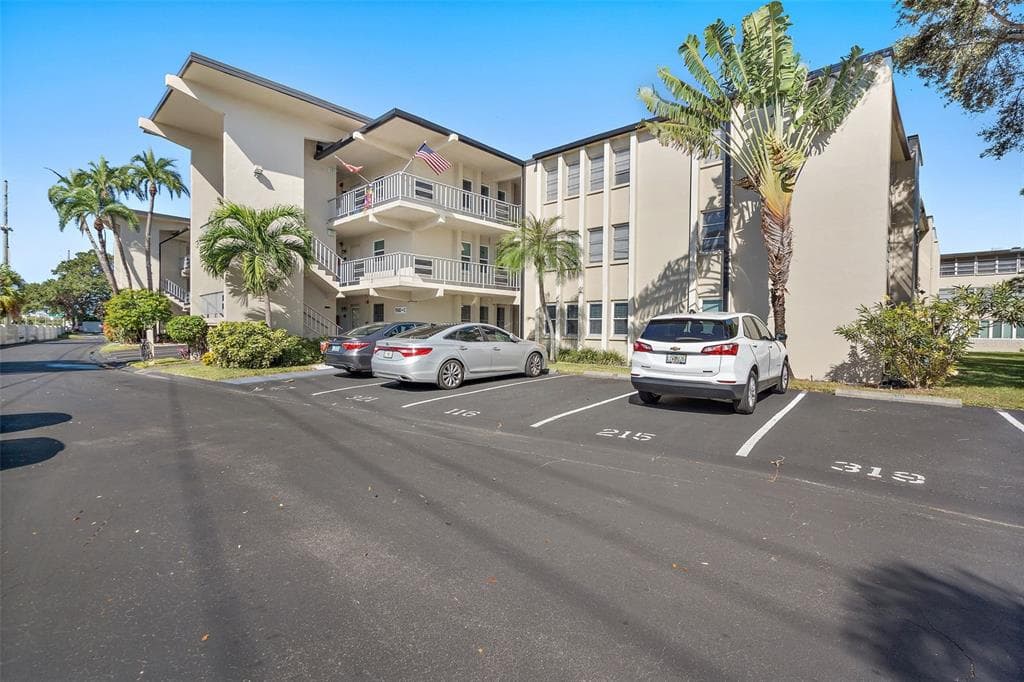 9940 47TH AVENUE N UNIT 210 ST PETERSBURG, FL 33708