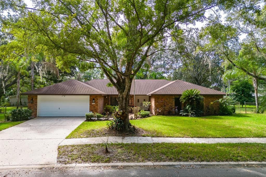1918 TEEPEE DRIVE TAMPA, FL 33618