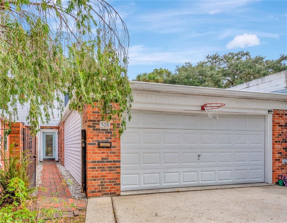 106 S LAUBER WAY TAMPA, FL 33609