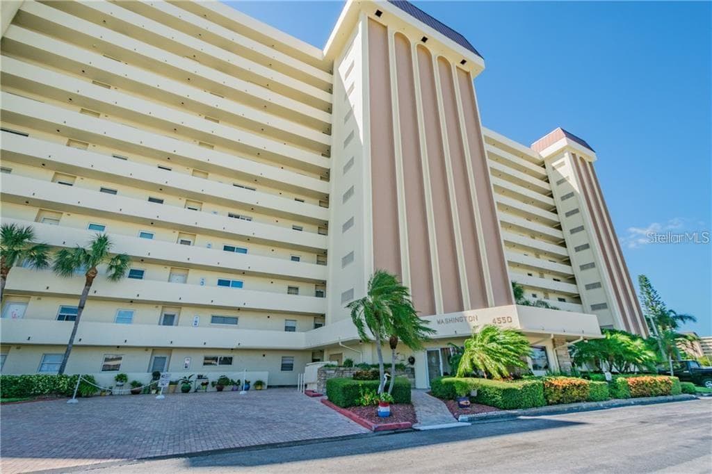 4550 COVE CIRCLE UNIT 904 ST PETERSBURG, FL 33708