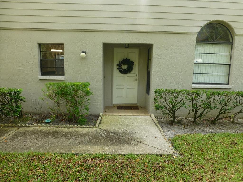 5577 SALEM SQUARE DRIVE N PALM HARBOR, FL 34685