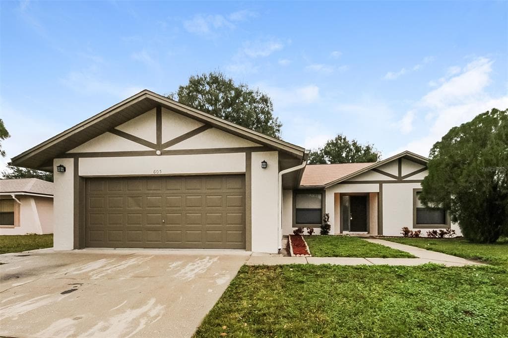 605 FRESNO COURT KISSIMMEE, FL 34758