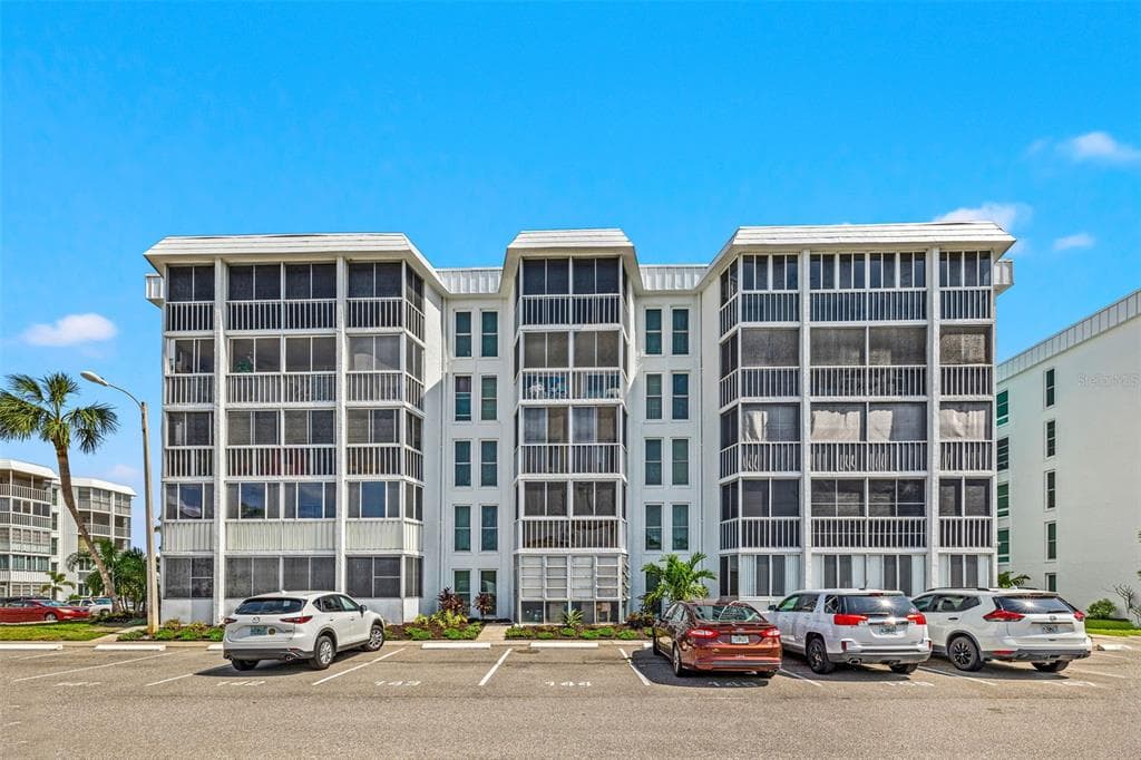 4908 38TH WAY S UNIT 501 ST PETERSBURG, FL 33711