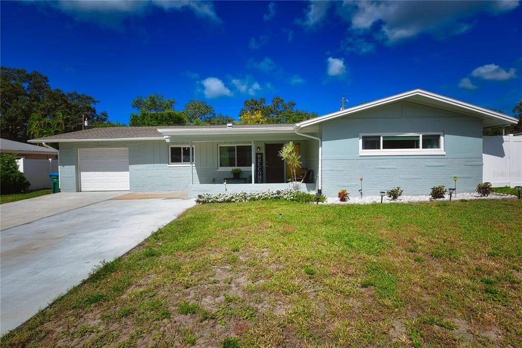 9864 COMMODORE DRIVE SEMINOLE, FL 33776