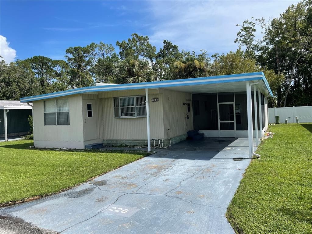 226 PARADISE S LEESBURG, FL 34788