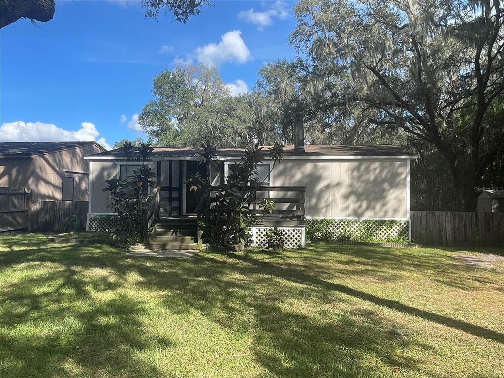 8824 OVERLOOK DR WESLEY CHAPEL, FL 33545