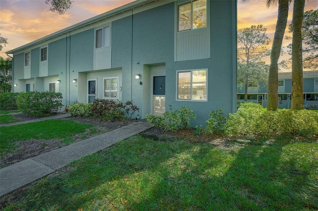 102 114TH TERRACE NE UNIT 102 ST PETERSBURG, FL 33716