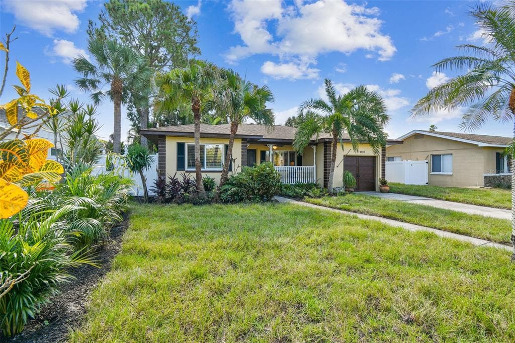 1804 BAYOU GRANDE BOULEVARD NE ST PETERSBURG, FL 33703