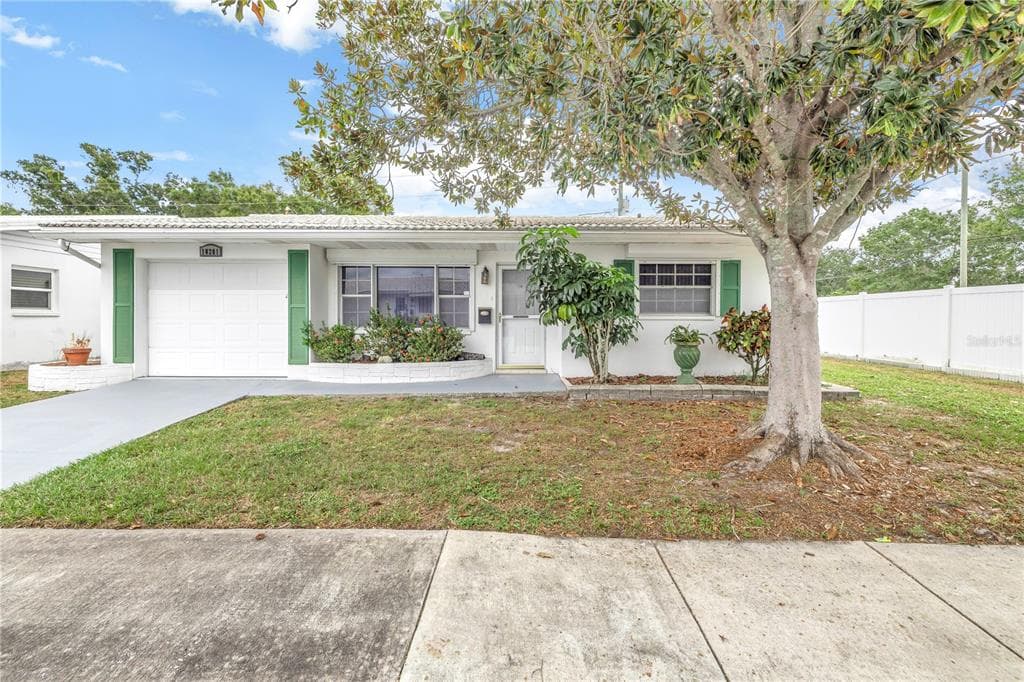 10201 LARCHMONT PLACE N UNIT 13 PINELLAS PARK, FL 33782