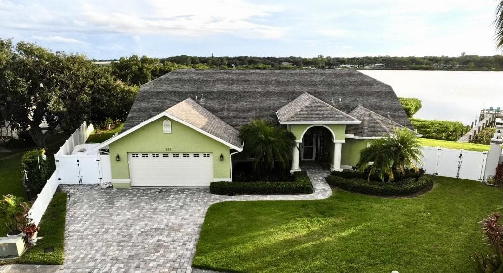 826 CHRISTINA CIRCLE OLDSMAR, FL 34677