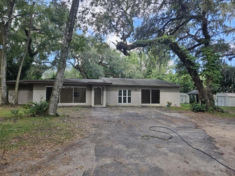 301 CHASTAIN ROAD SEFFNER, FL 33584