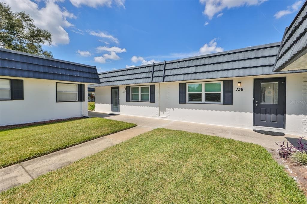 301 KINGS BOULEVARD UNIT 138 SUN CITY CENTER, FL 33573