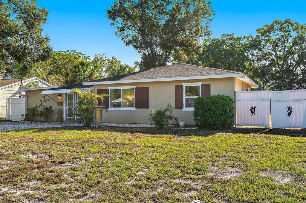 1353 CANTERBURY ROAD N ST PETERSBURG, FL 33710