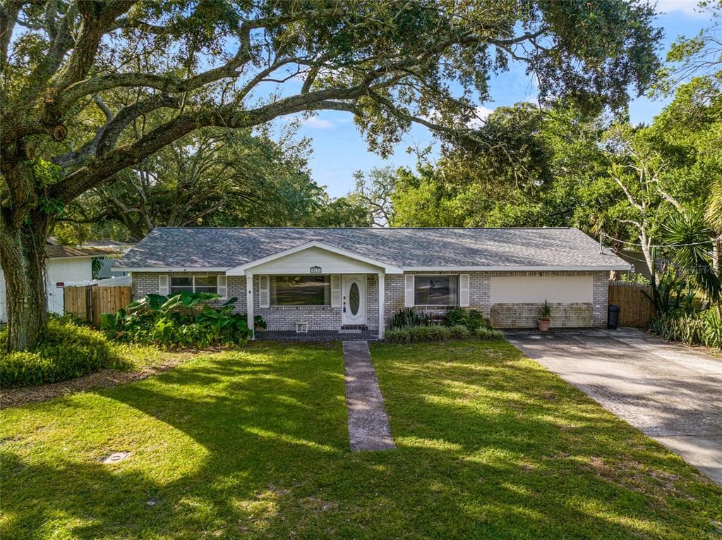 512 JEANAL PLACE TAMPA, FL 33612