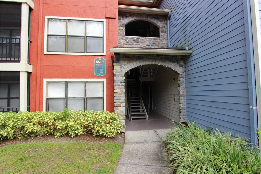 8619 BONAIRE BAY LANE UNIT 101 TAMPA, FL 33614