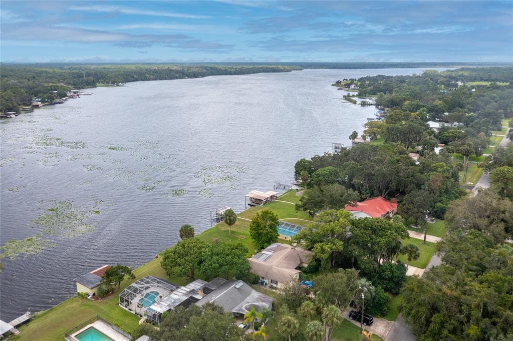 1553 LAKESIDE DRIVE DELAND, FL 32720