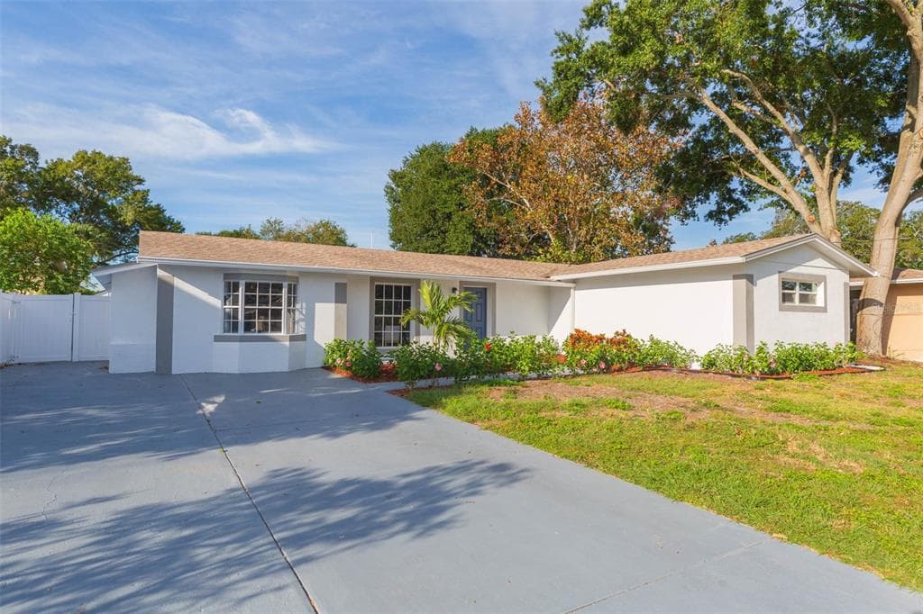 4904 STOLLS AVENUE TAMPA, FL 33615