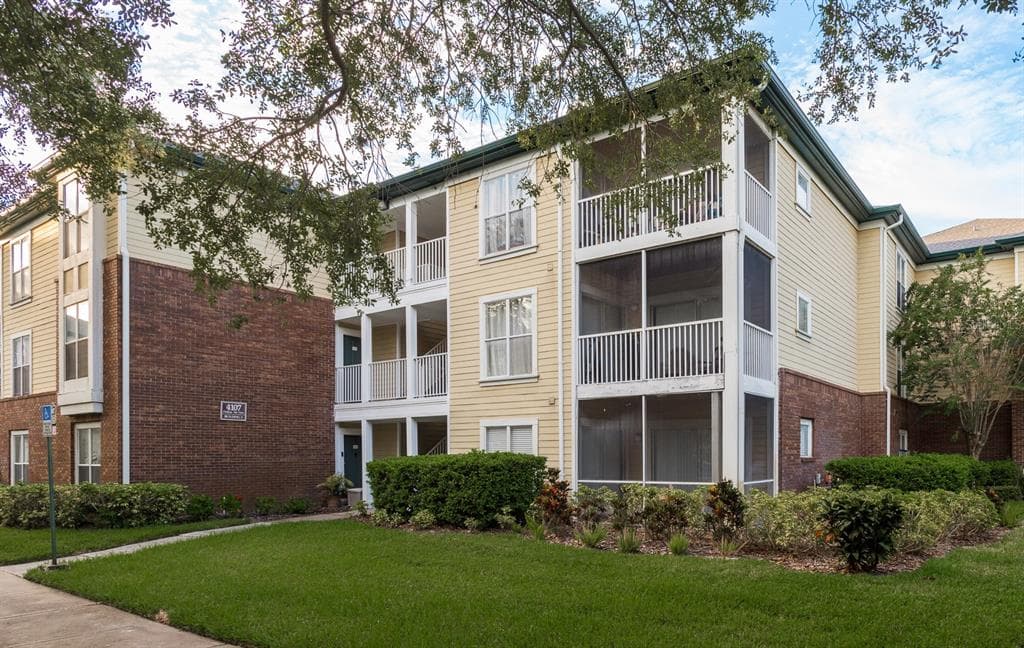4107 CHATHAM OAK COURT UNIT 313 TAMPA, FL 33624