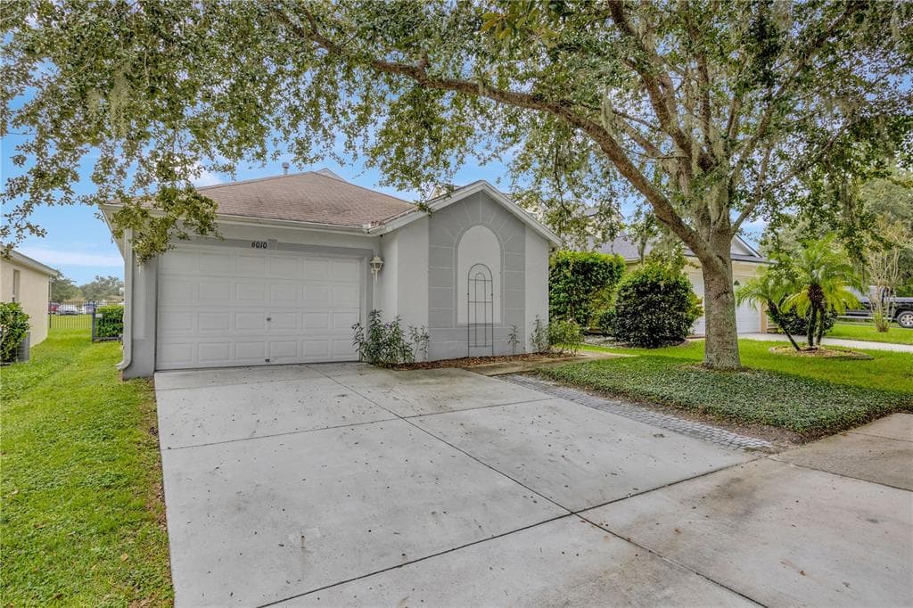 6010 SKYLARKCREST DRIVE LITHIA, FL 33547