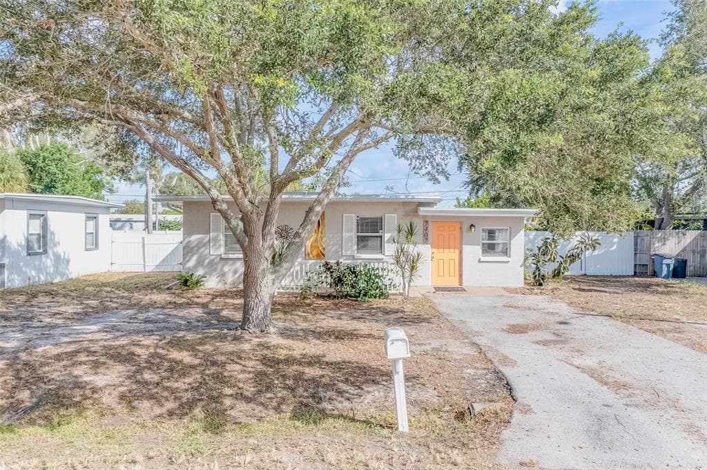 7407 41ST AVENUE N ST PETERSBURG, FL 33709